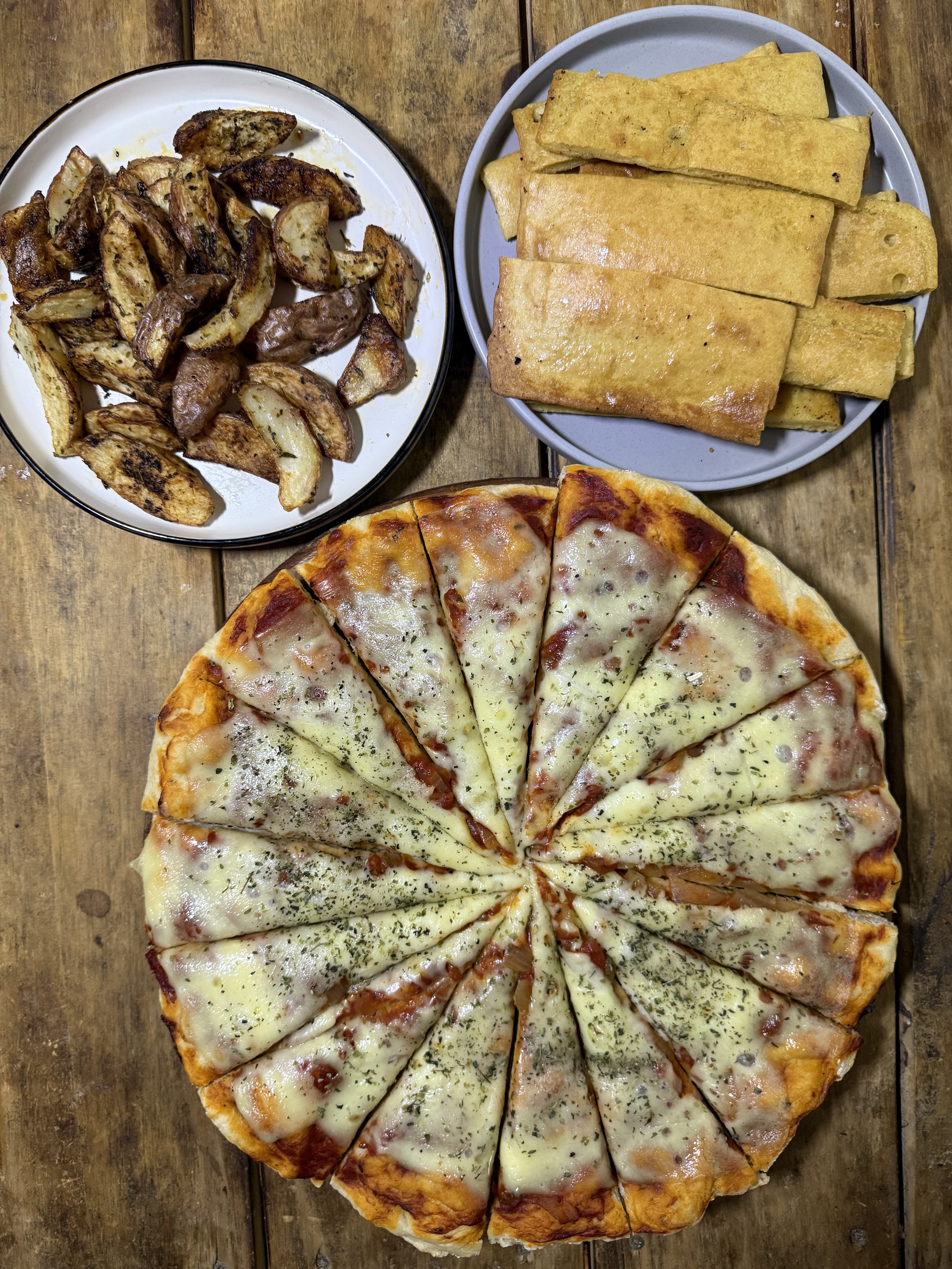 Promo finde: pizzeta c/muzza + fainá + papas rusticas